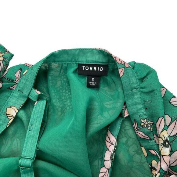 TORRID Cold Shoulder Crinkle Chiffon Floral Green Halter Top Sz Large - Picture 5 of 9